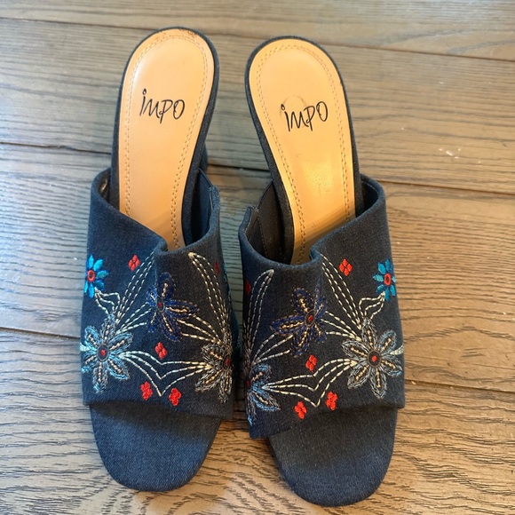 Impo Black and Blue Mules with Embroidered Design Size 9.5M - Picture 1 of 10